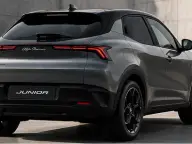 Alfa Romeo Junior en renting, tres cuartos trasero