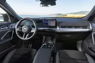 BMW X2 sDrive20i, salpicadero con volante a la izquierda