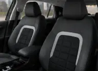 Citroën C4 en renting — asientos delanteros
