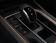 Cupra Formentor en renting — selector del cambio automático DSG
