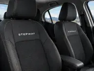 Dacia Sandero Stepway en renting — asientos delanteros