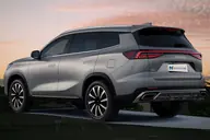 Ebro S800 PHEV en renting — vista trasera tres cuartos