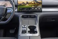 Ebro S800 PHEV en renting — consola central