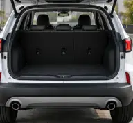 Ford Kuga en renting — maletero