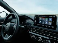 Honda Civic Elegance, puesto de conducción con pantalla de 9"
