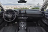 Honda ZR-V Advance, puesto de conducción: cuadro digital de 10,2", pantalla de 9" y selector de botones