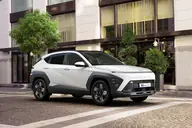 Hyundai Kona Híbrido Atlas White, vista delantera tres cuartos
