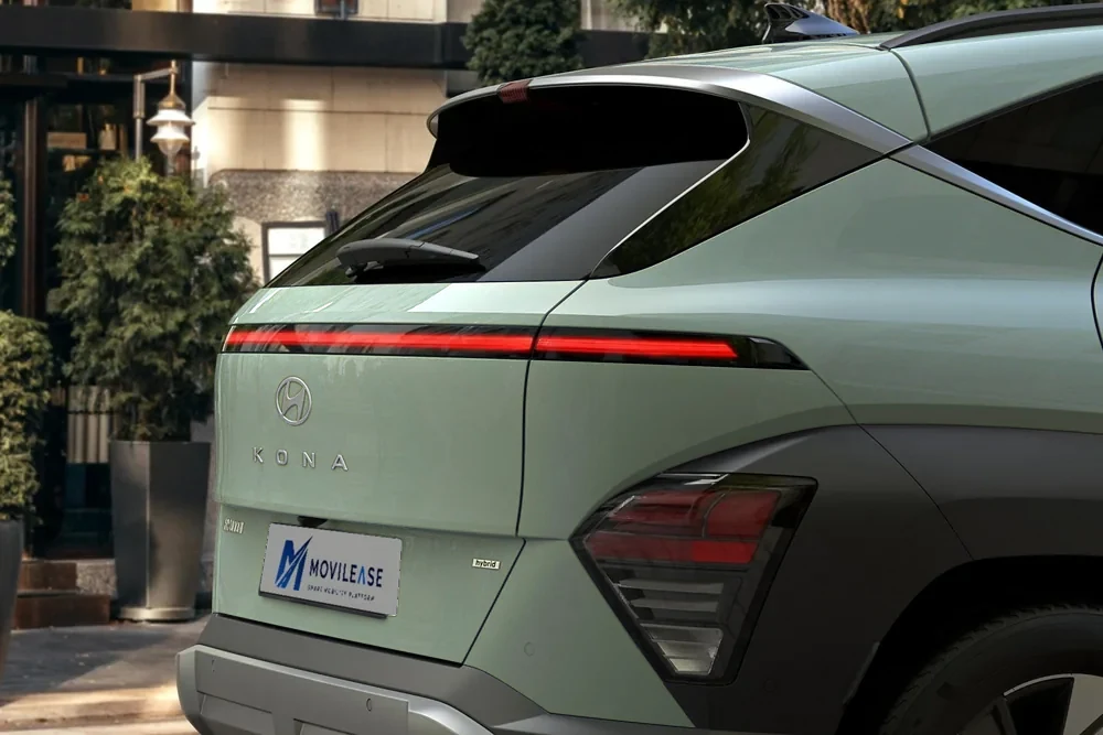 Hyundai Kona Híbrido Mirage Green, zaga con el logotipo KONA