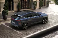 Hyundai Kona Híbrido, vista trasera tres cuartos