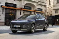 Hyundai Kona Híbrido, frontal con la firma de luz LED