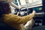 Hyundai Kona, puesto de conducción con cambio automático en la columna