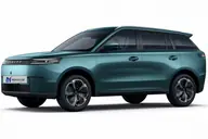 Jaecoo 5 EV en renting — vista frontal tres cuartos en estudio