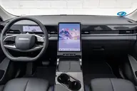 Jaecoo 5 EV en renting — salpicadero con la pantalla vertical