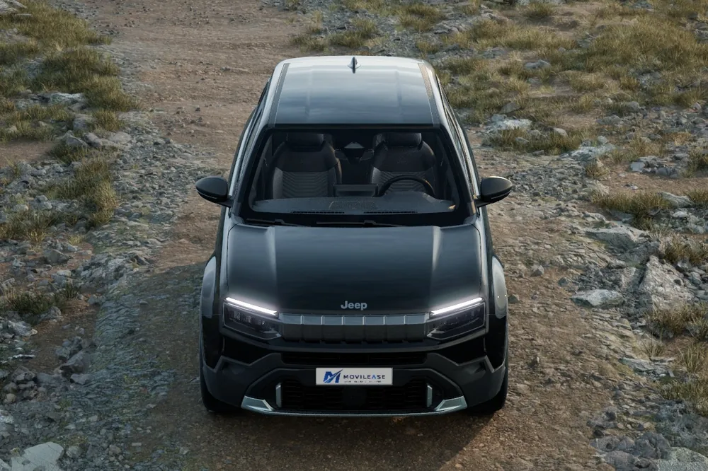 Jeep Avenger eHybrid Altitude, frontal desde arriba con la parrilla de 7 ranuras