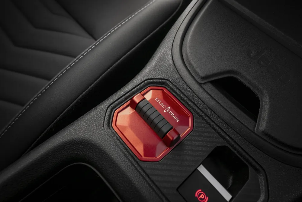 Jeep Avenger eHybrid Altitude, detalle del mando Selec-Terrain