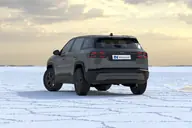 Jeep Compass eHybrid Altitude, tres cuartos trasero al atardecer