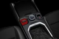 Jeep Compass eHybrid Altitude, detalle de la consola: mando giratorio del cambio y Selec-Terrain