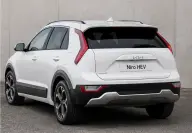 Kia Niro en renting — vista exterior trasera