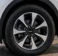 Kia Stonic en renting — llanta