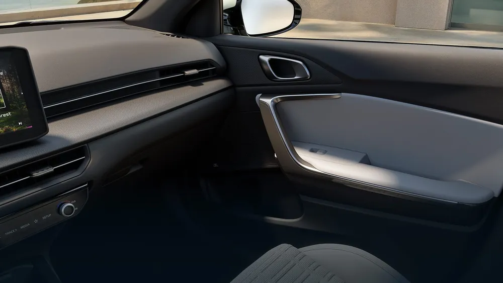 Kia XCeed, puerta delantera y salpicadero