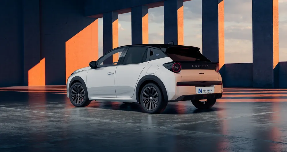 Lancia Ypsilon en renting — vista trasera tres cuartos