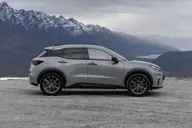Lexus LBX Elegant Black, lateral derecho, mismo sitio