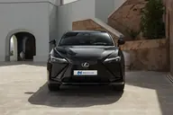 Lexus RZ e-Premium Efficiency, frontal en patio