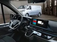 MAXUS Deliver 7 L1H1 Pro, puesto de conducción: volante, cuadro digital, pantalla de 12,3" y palanca manual con fuelle