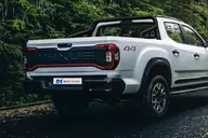 MAXUS T60 Max 4WD, trasera con la caja de carga y el roll-bar