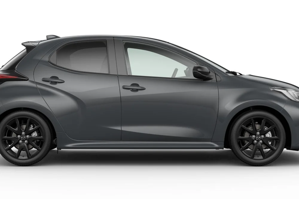 Mazda 2 en renting — vista lateral