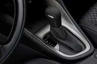 Mazda 2 en renting — interior