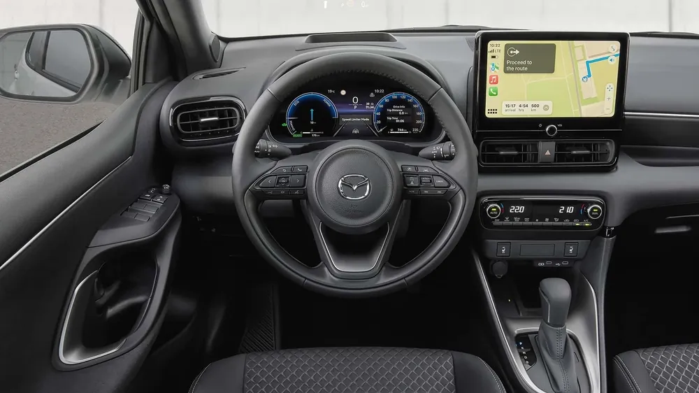 Mazda 2 en renting — salpicadero