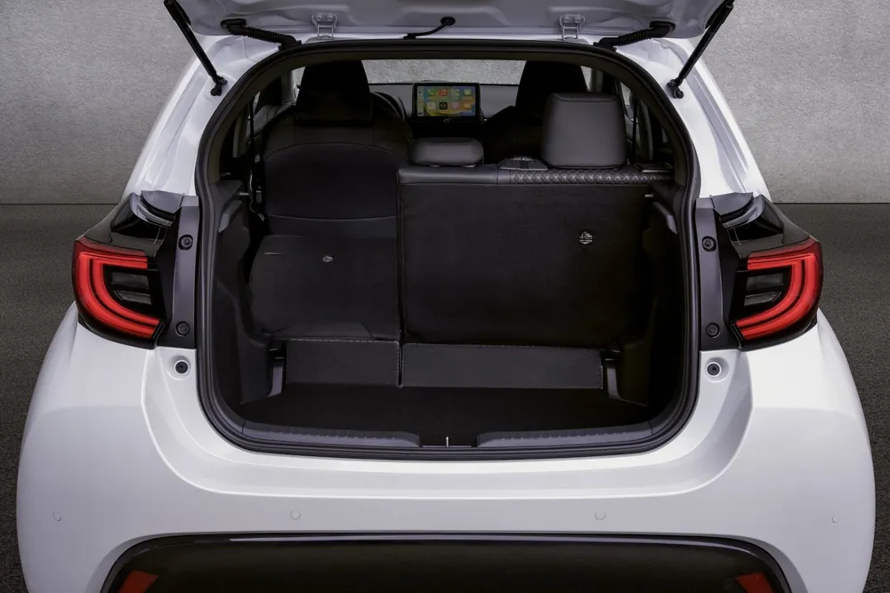 Mazda 2 en renting — maletero