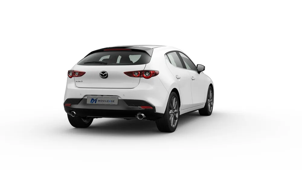 Mazda 3 en renting — vista trasera tres cuartos