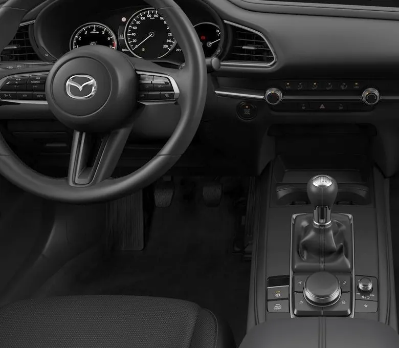 Mazda CX-30 en renting — salpicadero y palanca de cambio manual