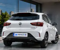 MG3 en renting — vista trasera tres cuartos