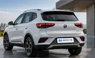 MG ZS en renting — vista trasera tres cuartos