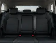 MG ZS en renting — asientos traseros
