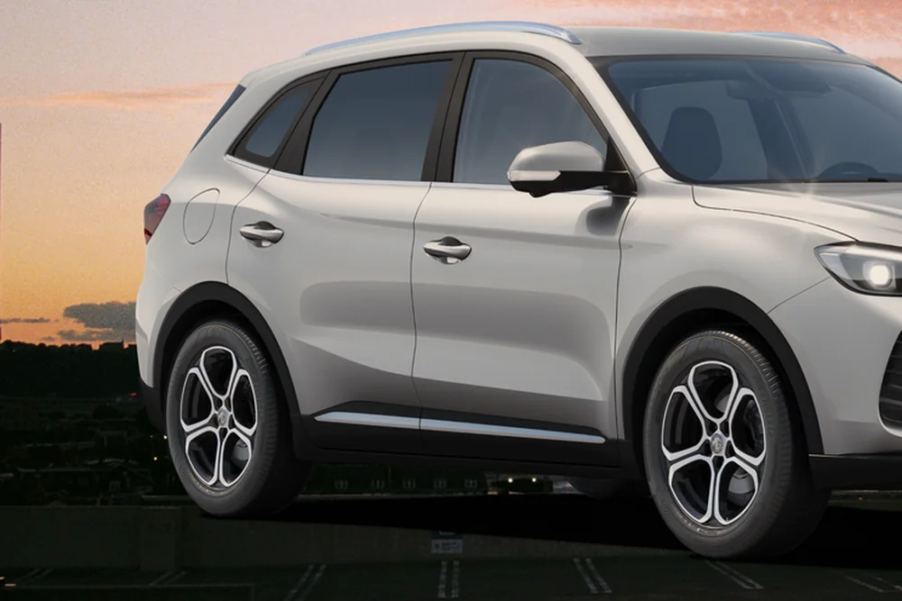MG ZS en renting — vista lateral