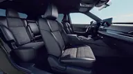 Mitsubishi Outlander PHEV Kaiteki, vista lateral de las dos filas de asientos