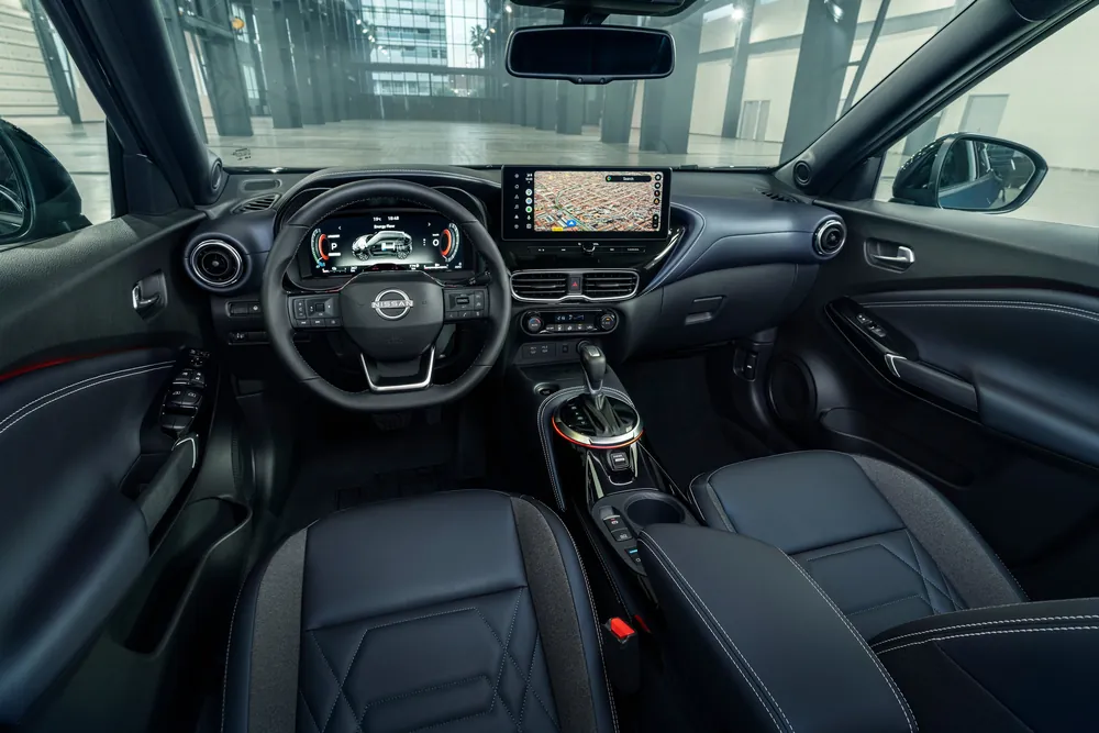 Nissan Juke Hybrid N-Connecta, habitáculo delantero y asientos