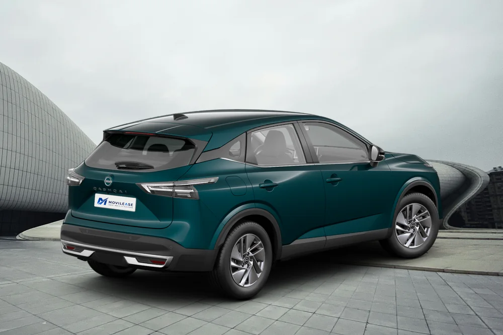 Nissan Qashqai en renting — vista trasera tres cuartos