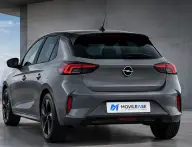 Opel Corsa en renting — vista trasera tres cuartos