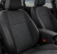 Opel Corsa en renting — asientos delanteros