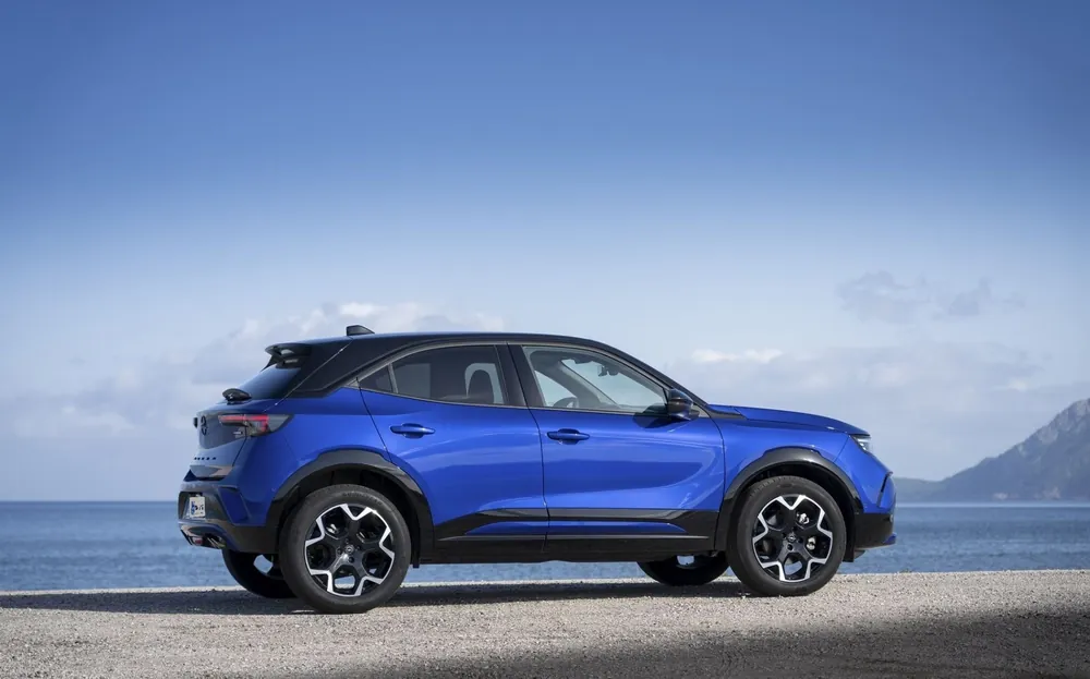 Opel Mokka en renting — vista lateral