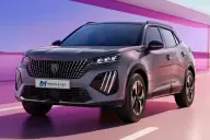 Peugeot 2008 GT, frontal con la parrilla y las luces en forma de garra