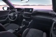 Peugeot 2008, salpicadero i-Cockpit con pantalla táctil