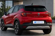 Renault Captur en renting — vista trasera tres cuartos
