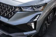 Renault Espace Techno E-Tech, detalle del frontal: faro LED y calandra