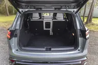 Renault Espace Techno E-Tech, maletero con la tercera fila plegada en el suelo